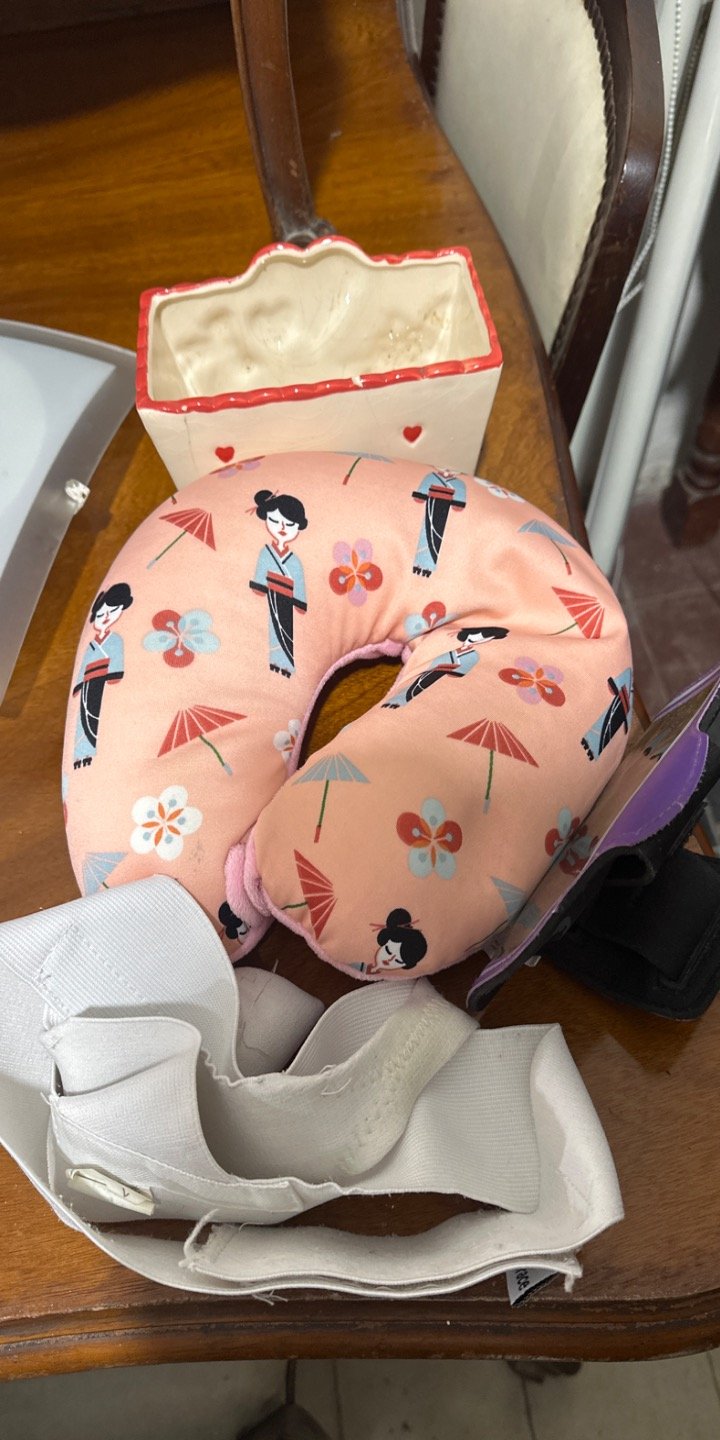 Almohada de Viaje Rosa con Estampado Japonés