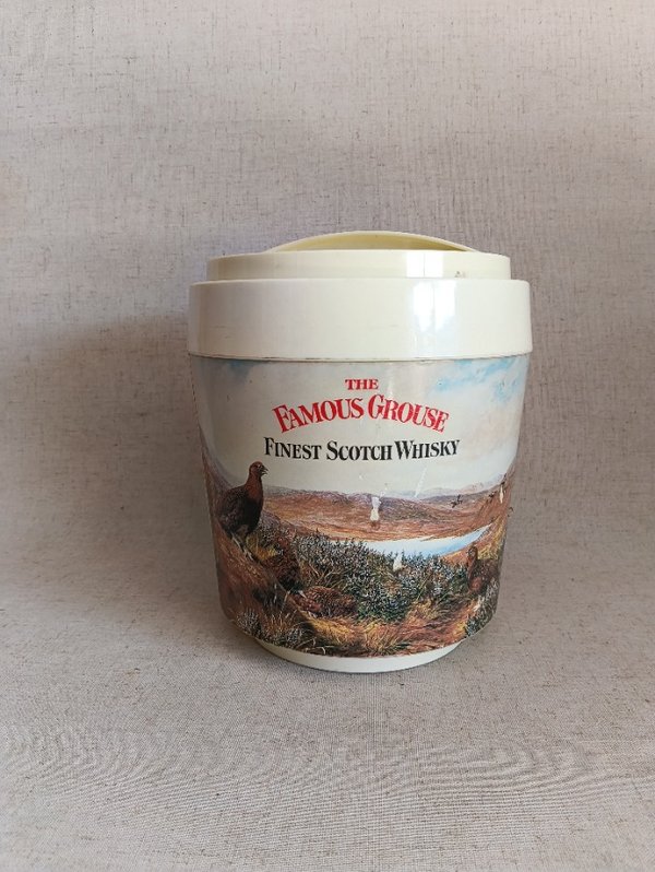 Hielera de plástico con publicidad de FAMOUS GROUSE - imagen 3