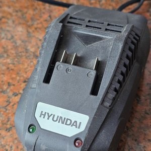 Sierra Sable Recíproca Hyundai 20V con Cargador y Batería - imagen 4