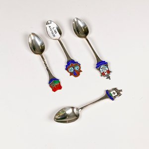 Lote de 4 Cucharitas de Plata Inglesa con Esmalte y Escudos - imagen 2