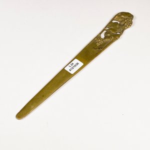 Abrecartas de Bronce con Diseño de Vides, Firmado F. Claessenis - imagen 2