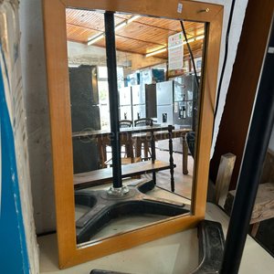 Lote siguiente: Espejo con Marco de Madera Rectangular
