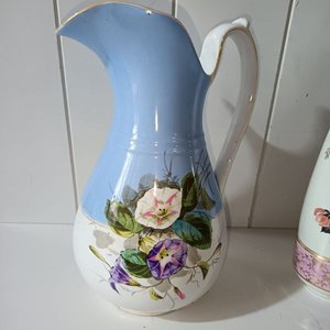 Jarra Antigua de Lavatorio y Florero Decorativo con Flores - imagen 5