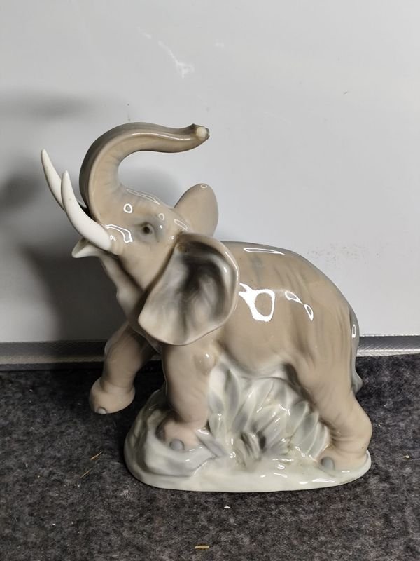 Elefante de Porcelana Decorativo