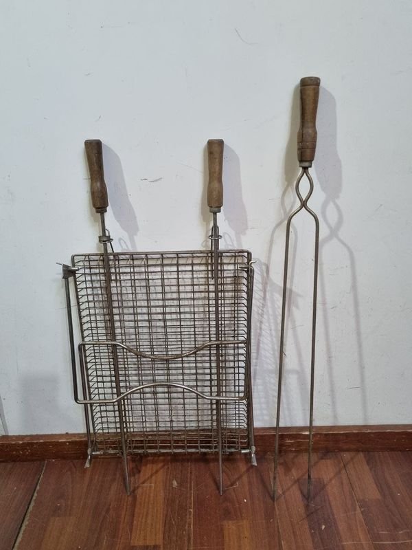 Juego de Parrilla Plegable de Metal con Brochettes y Pinza
