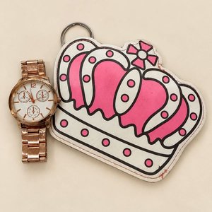 Lote anterior: Reloj Pulsera Dorado y Monedero Corona Rosa
