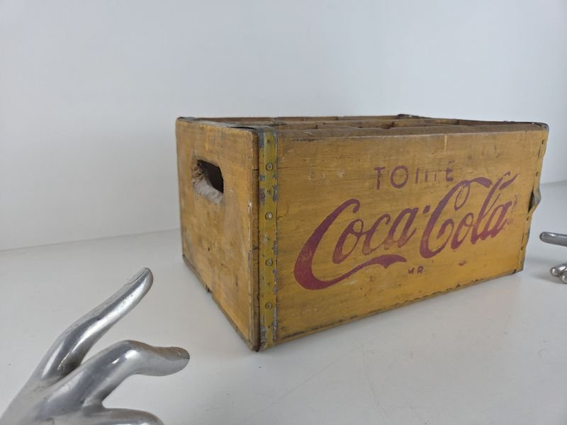 Antiguo casillero en madera de Coca Cola: una joya vintage - imagen 2