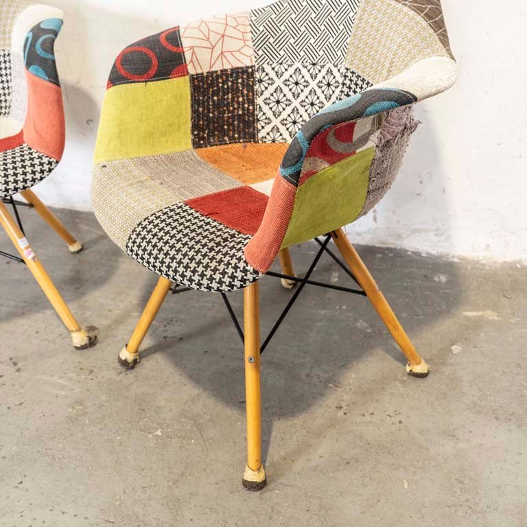 Sillones EAMES tapizados tipo con detalles y para limpiar - imagen 2