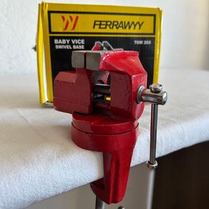 Lote siguiente: Morza "Baby Vice Swivel Base" Ferrawy TOM 260 Roja