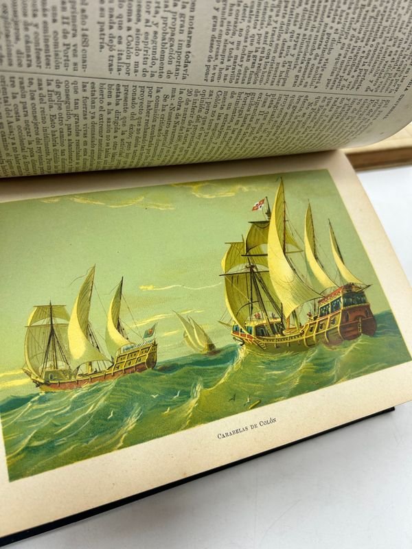 Libros de geografía y historia antiguos con escultura de mano de plata - imagen 10