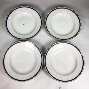 Lote siguiente: Cuatro Platos Hondos de Porcelana Francesa Limoges con Guarda Dorada y Azul