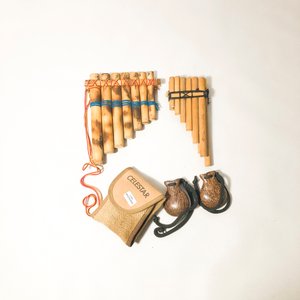 Lote de Instrumentos Musicales: Castañuelas y Dos Zampoñas de Bambú - imagen 2