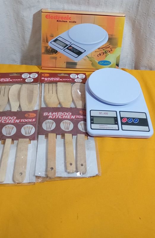 Lote siguiente: Escalas de cocina digitales y utensilios de bambú