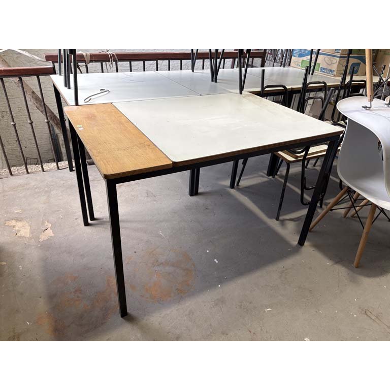 Lote anterior: Mesa rectangular de madera y base hierro