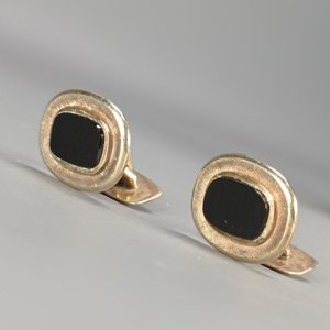 Prendedor Cruz Floral y Gemelos AMD Bañados en Oro con Onix - imagen 7