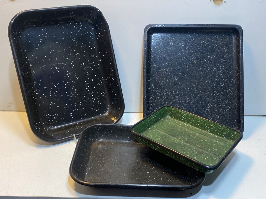 Set de 4 Asaderas Rectangulares Enlozadas (3 Negras, 1 Verde)