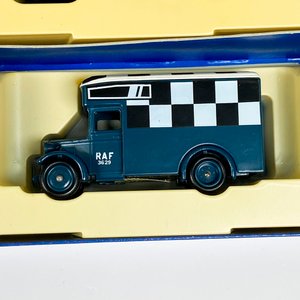 Caja con tres autitos coleccion - imagen 4