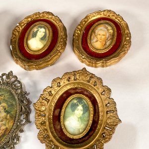 Seis Cuadros Miniatura con Marcos Ornamentados - imagen 3