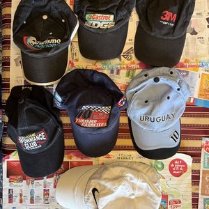 Lote de 7 Gorras con Temáticas Variadas: Turismo, Marcas y Uruguay - imagen 19
