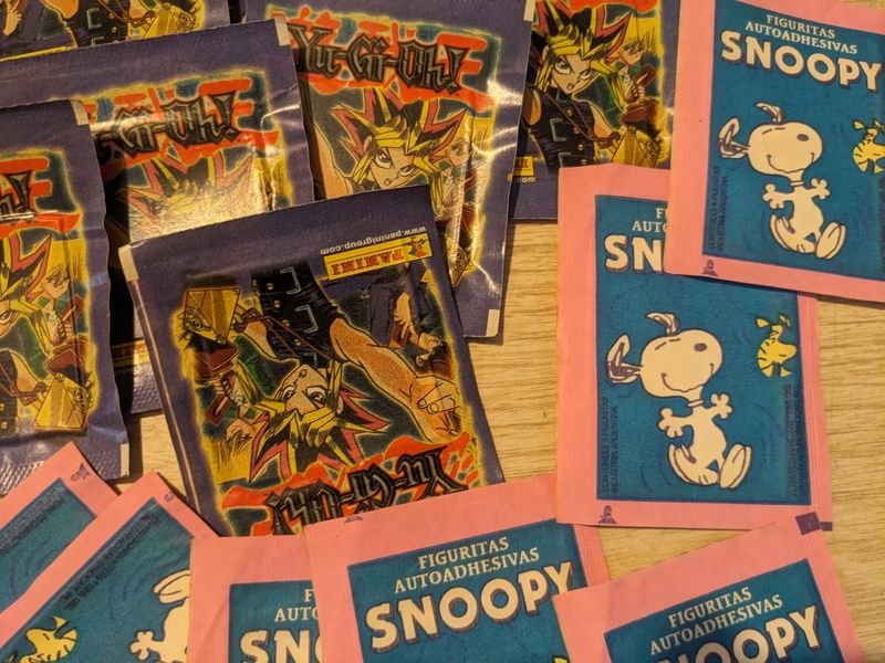 Sobres de figuritas Snoopy y Yu-gi-oh! - imagen 2