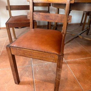 Mesa Rústica de Madera con 5 Sillas de Cuero - imagen 4