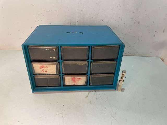 Lote anterior: Caja para guardar tornillos de calidad