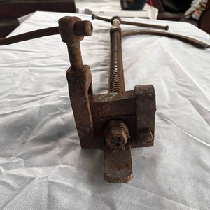 Lote siguiente: Máquina de Alambrar de Tornillo Antigua