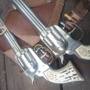 Pistolas de Juguete Estilo Vaquero Daisy con Cartuchera de Cuero - imagen 7