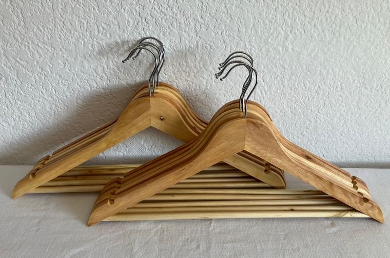 Perchas de madera nuevas y accesorios - imagen 5