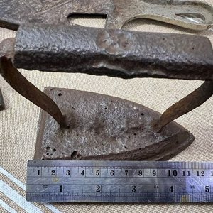 Lote de 2 Planchas Antiguas de Hierro Fundido con Base - imagen 10