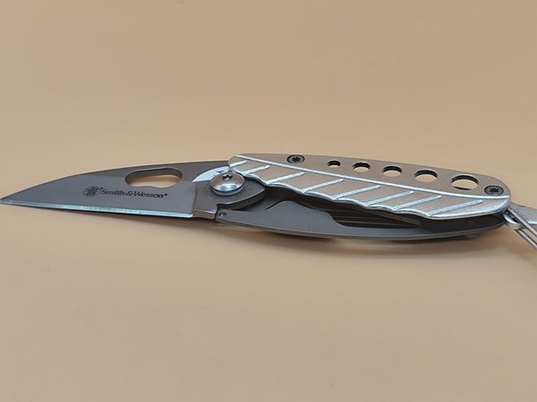 Navaja Smith & Wesson con accesorios - imagen 6
