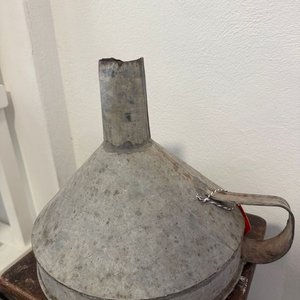 Embudo de Chapa Metálica con Asa - imagen 4