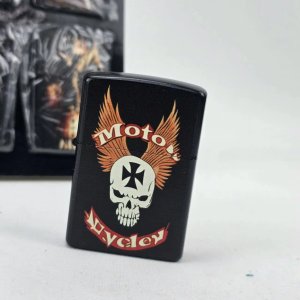 Encendedor Negro con Diseño de Calavera Alada "Moto Cycle" - imagen 2
