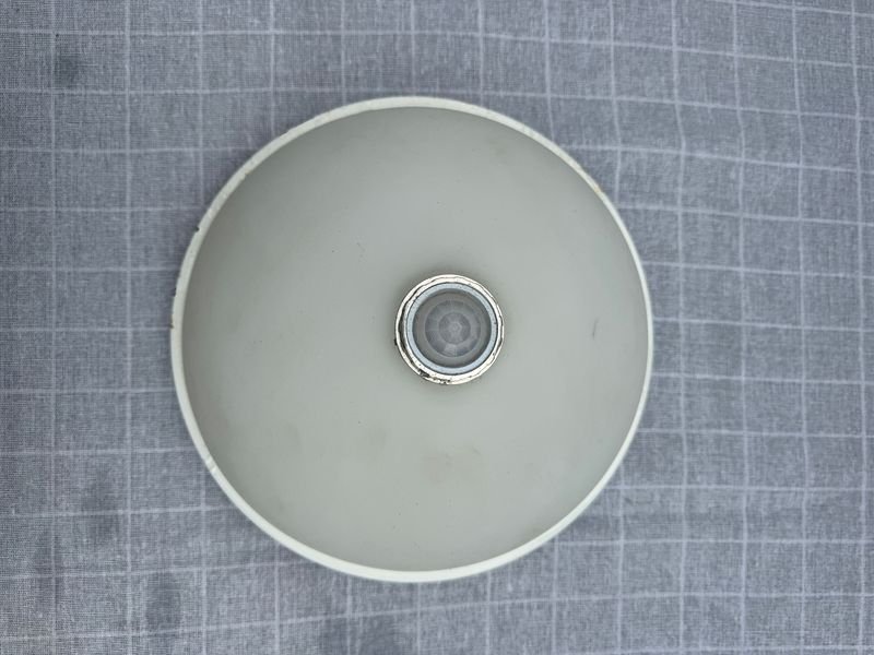 Plafones de vidrio con sensor de movimiento incorporado