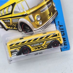 Hot Wheels Surf Bus Amarillo - imagen 2