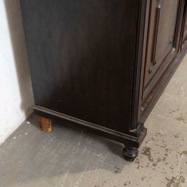 Aparador colonial con tapa de mármol, dos cajones y dos puertas - imagen 2