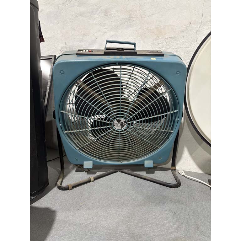 Lote siguiente: Lámpara y ventilador vintage de estilo Art Deco