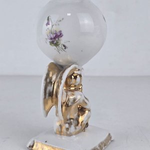 Mate de Porcelana Isabelina con Figura Dorada y Flores Violetas - imagen 3