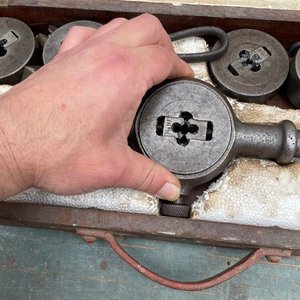 Terraja Manual con Matraces y Manija en Caja de Madera - imagen 3