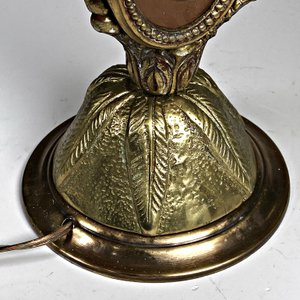 Lámpara de Bronce con Fanal y Placas de Personajes en Metal - imagen 5