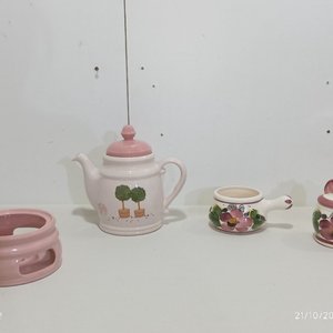 Juego de Cerámica Rosa Decorada: Tetera, Base Calentadora, Pocillo y Recipiente - imagen 2