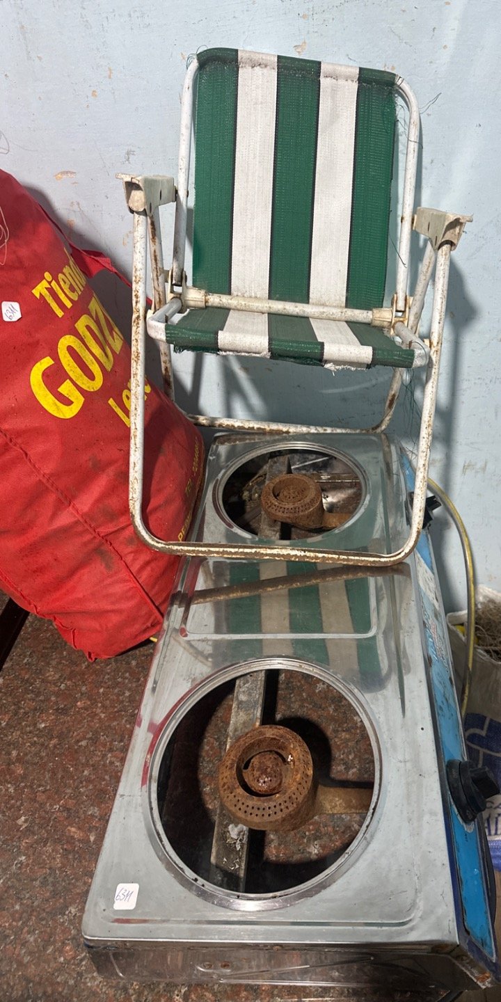Anafe de dos hornallas y silla de camping plegable