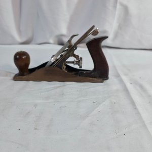 Lote anterior: Cepillo de Carpintero Antiguo Bronco