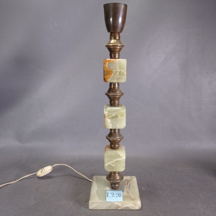 Lámpara de Mesa Ónix y Bronce con Base Cuadrada