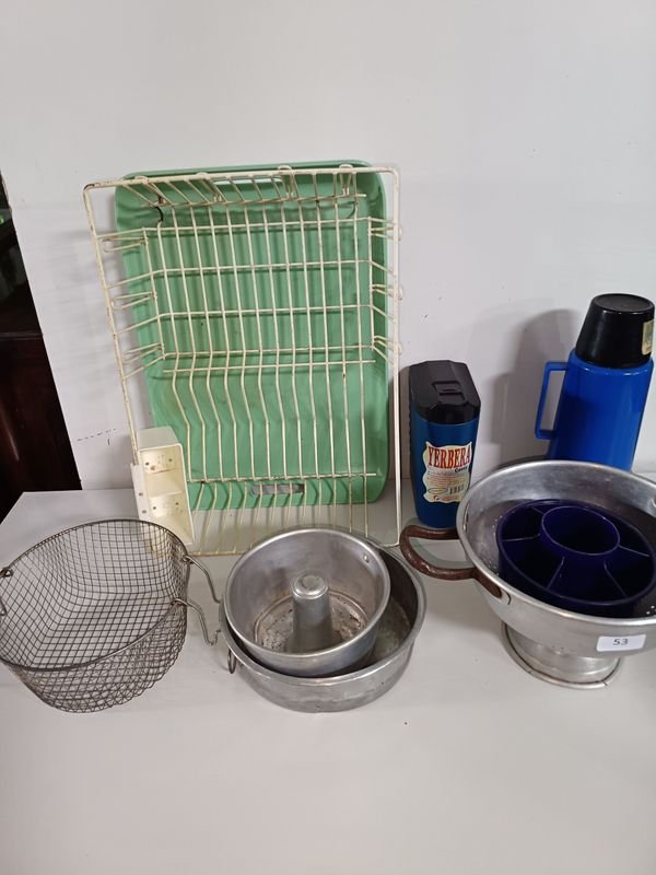 Lote de Utensilios de Cocina: Escurridor, Colador, Moldes y Termos - imagen 1
