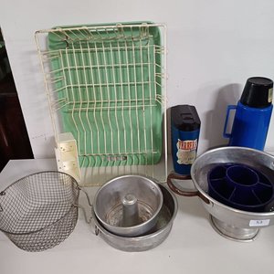 Lote anterior: Lote de Utensilios de Cocina: Escurridor, Colador, Moldes y Termos