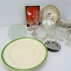 Lote de Vajilla y Adornos: Platos, Vasos y Cristalería Variada - imagen 2