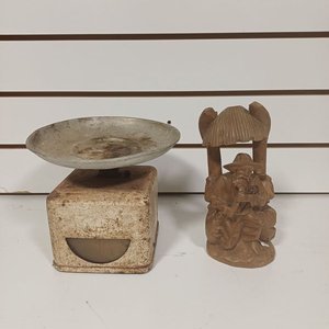 Lote siguiente: Balanza Antigua con Plato de Aluminio y Talla de Madera