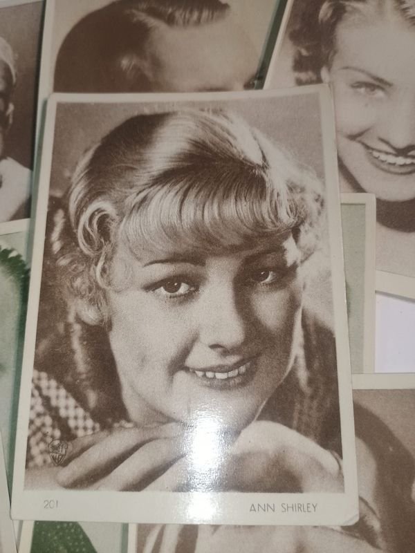 Colección de portadas en blanco y negro de actrices y actores del pasado - imagen 3