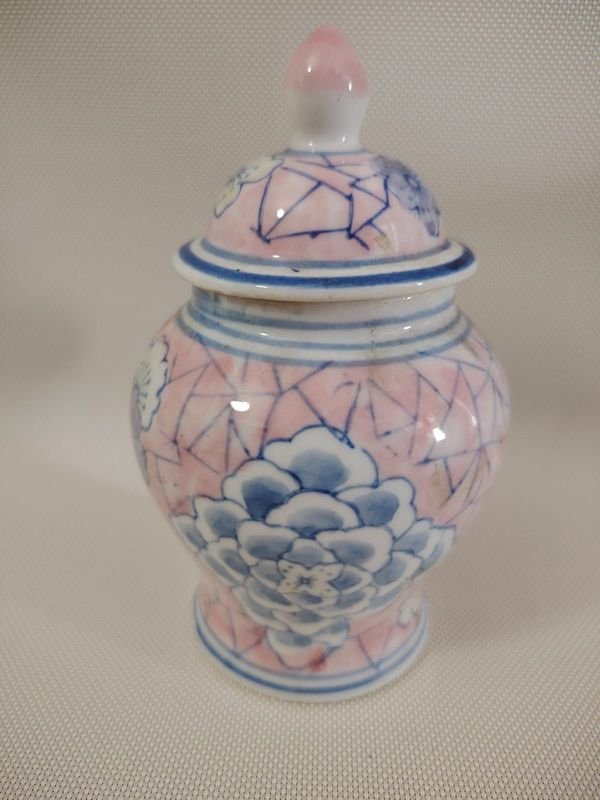 Lote anterior: Jarrón cerámico de tonos rosados y azules